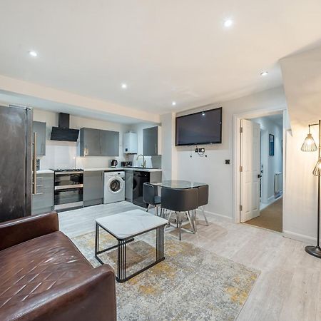 Two Bed Home In The Heart Of Egham Exterior photo